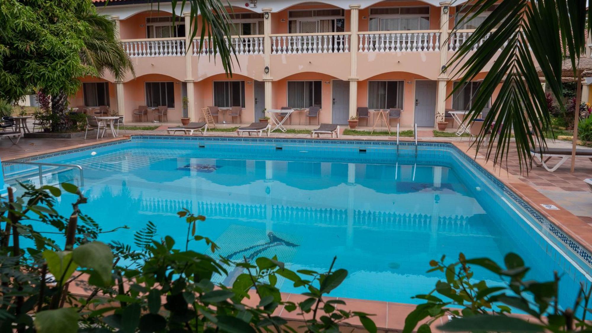 Cape Point Hotel Bakau Εξωτερικό φωτογραφία