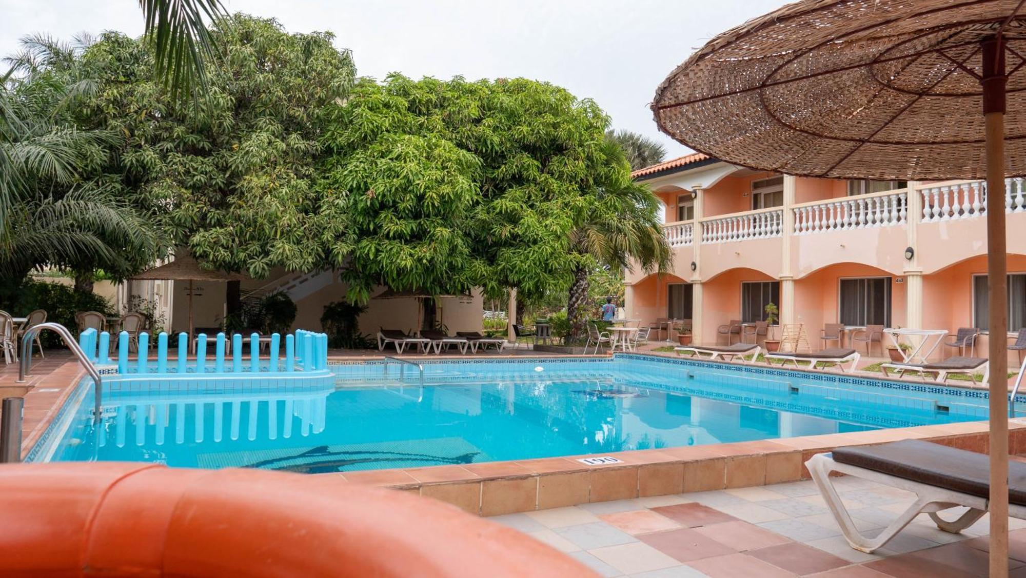 Cape Point Hotel Bakau Εξωτερικό φωτογραφία