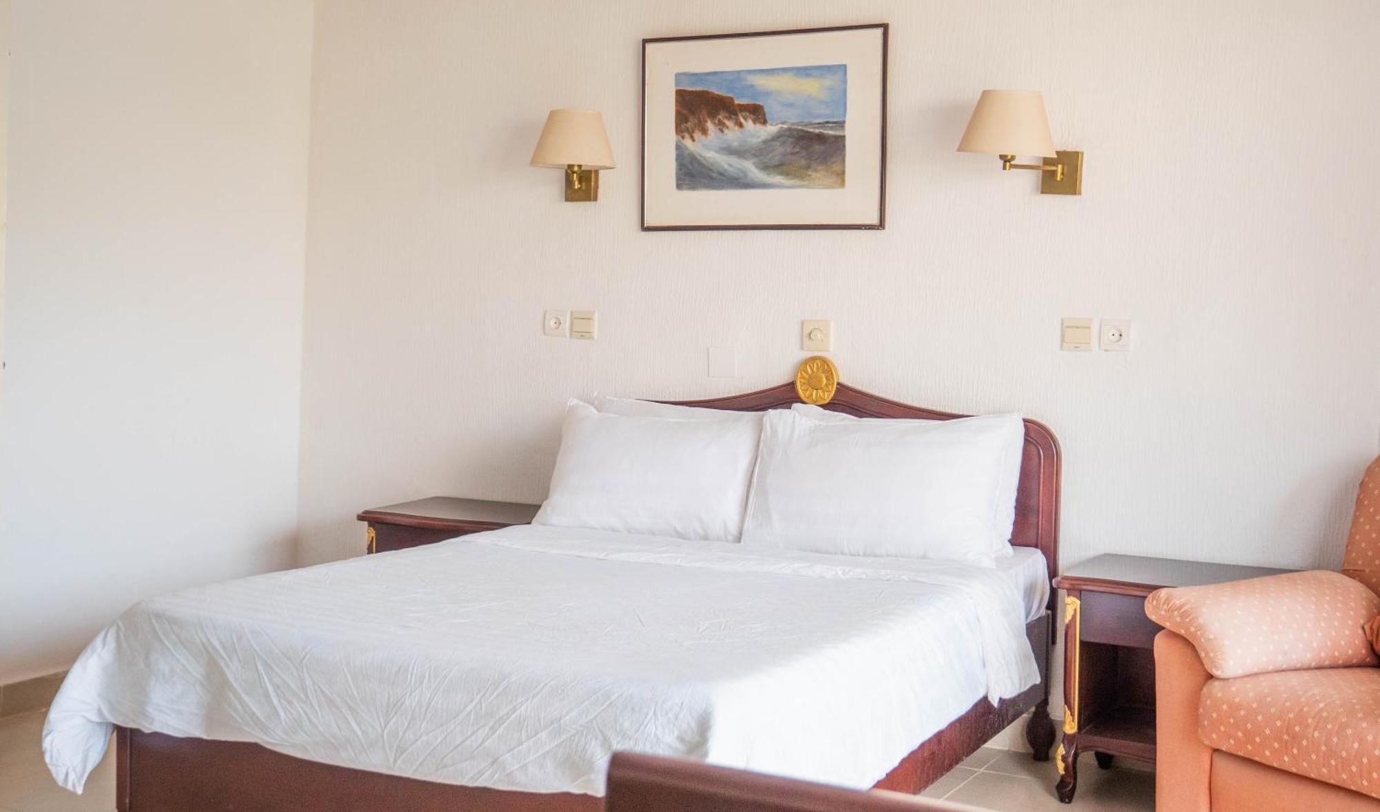 Cape Point Hotel Bakau Εξωτερικό φωτογραφία