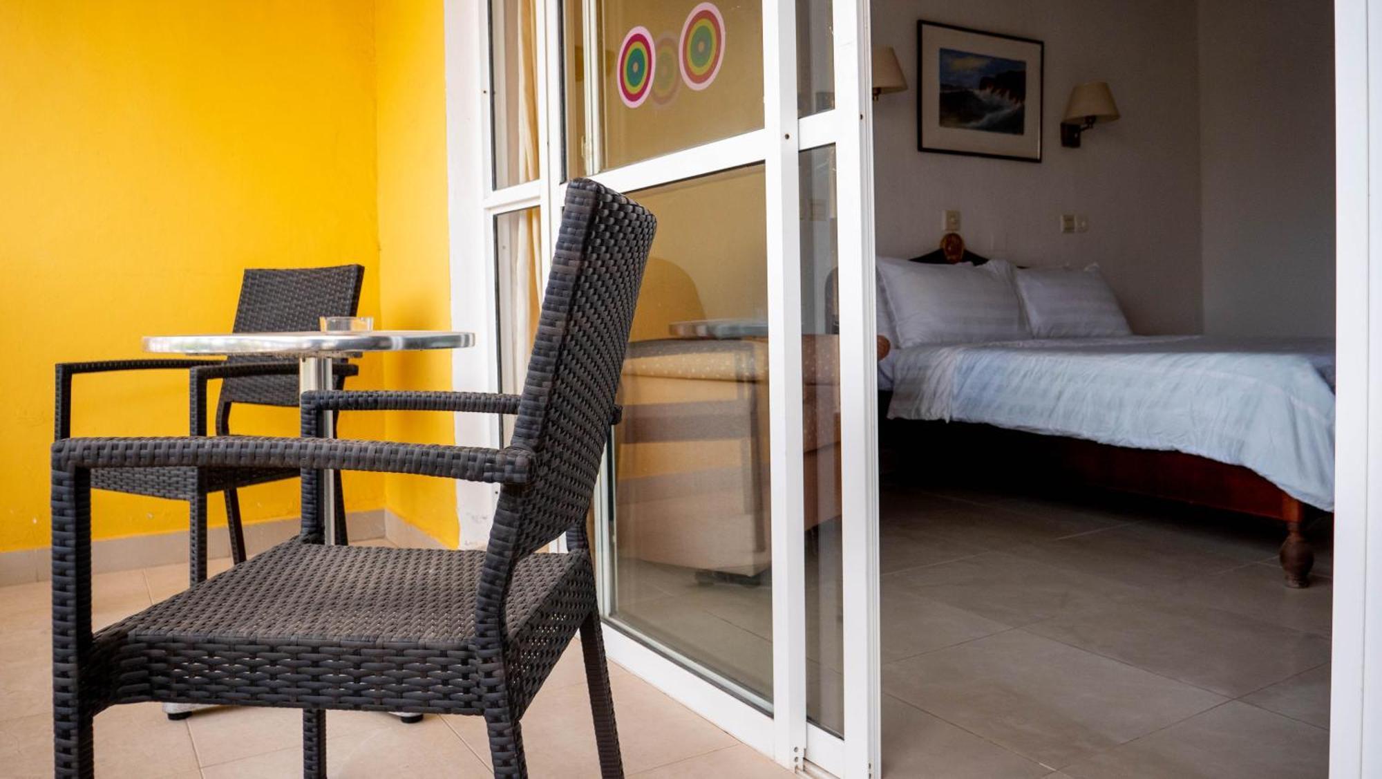 Cape Point Hotel Bakau Εξωτερικό φωτογραφία