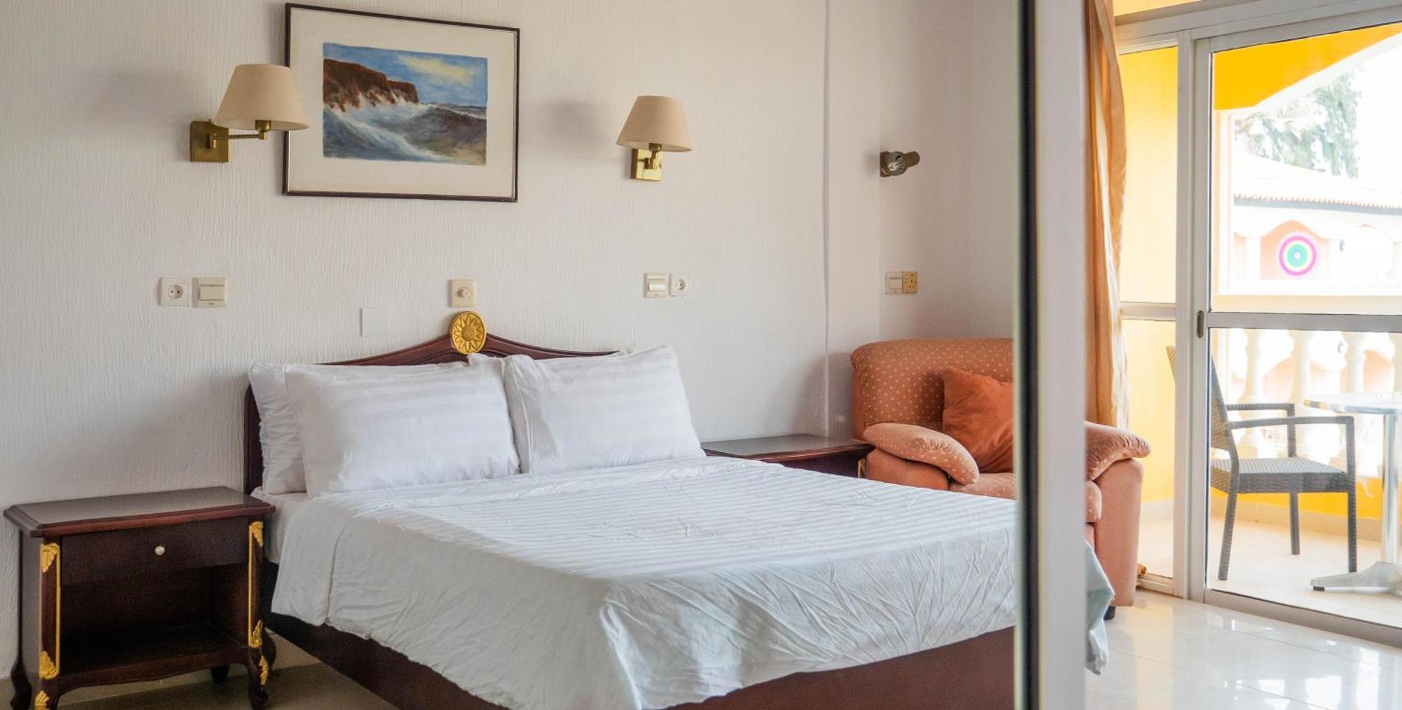 Cape Point Hotel Bakau Εξωτερικό φωτογραφία